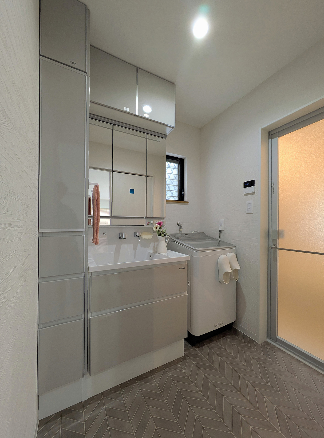 「収納を増やして統一感のある空間リフォーム」C様邸