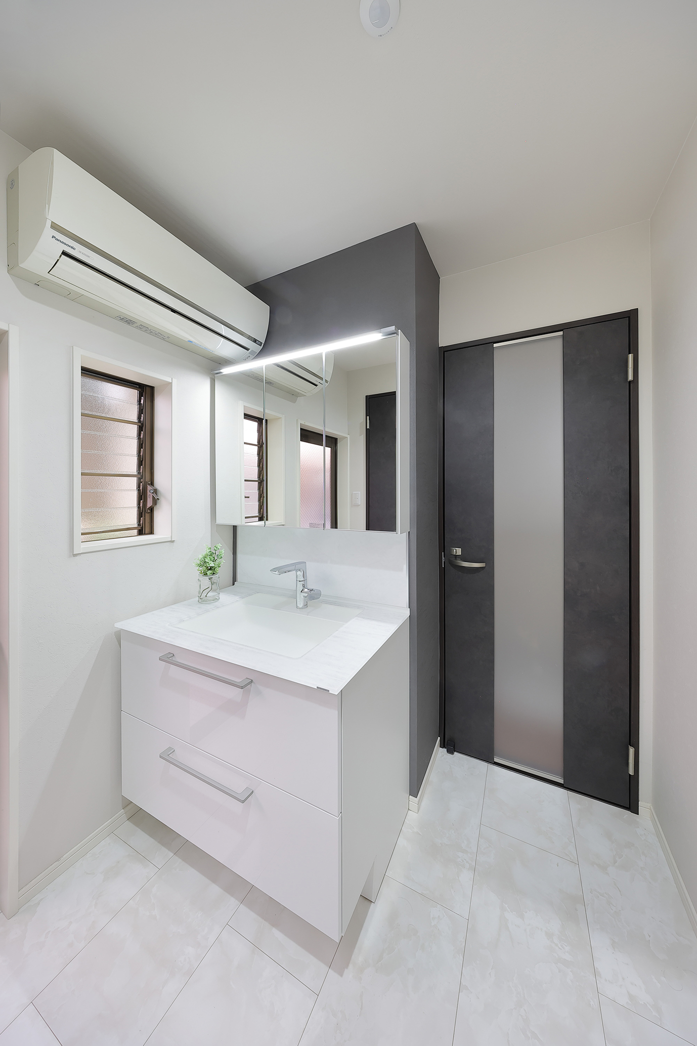 「明るく繋がりを感じながらホテルライクな空間に」F様邸