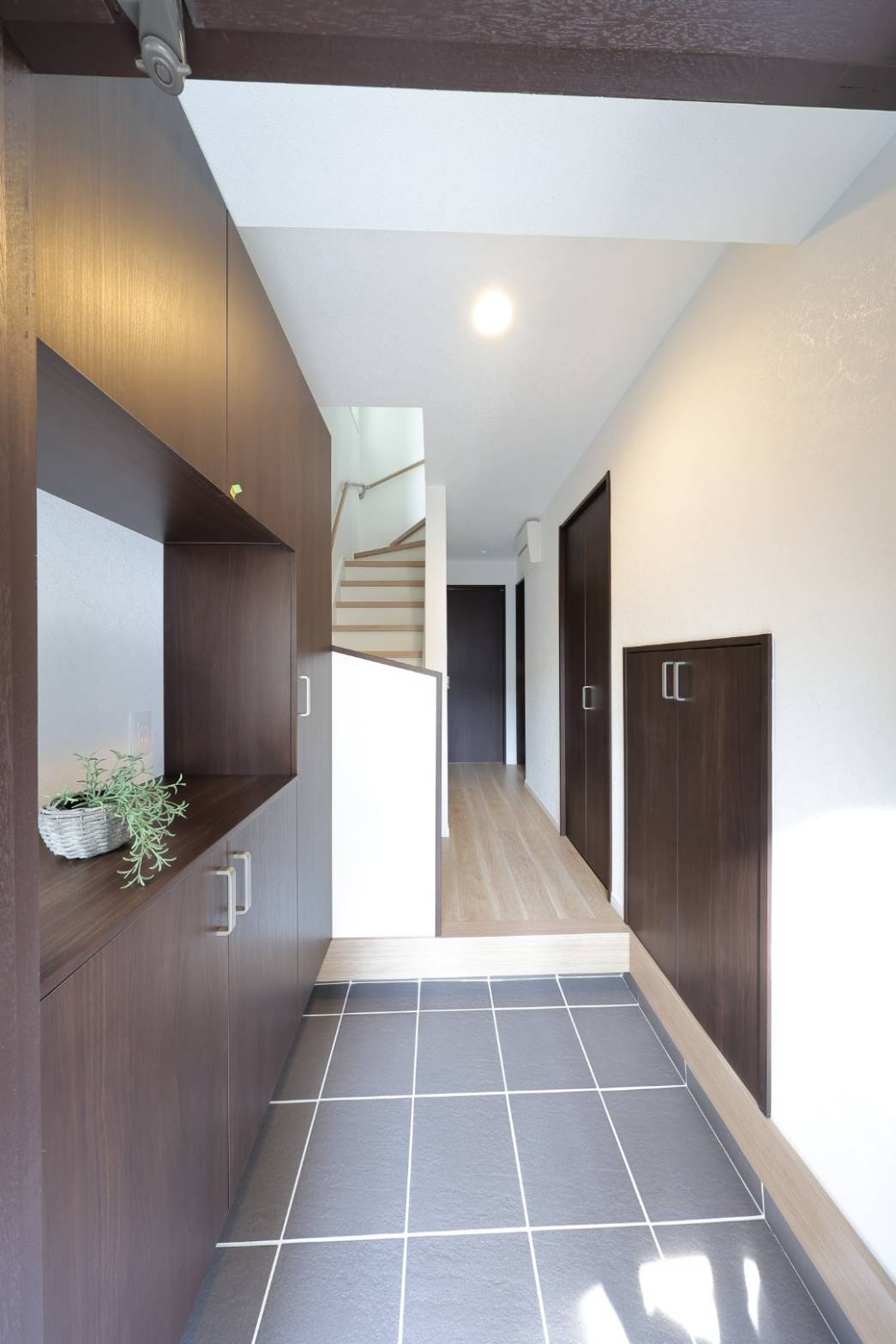 「古い設備を一新し、快適な居住空間に」S様邸